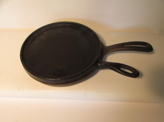 Cast Iron 8 1/4 Skillet & 8 3/4" Corn Bread