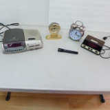 GE Digital CD Clock Radio, Clock Radio, (2) Table