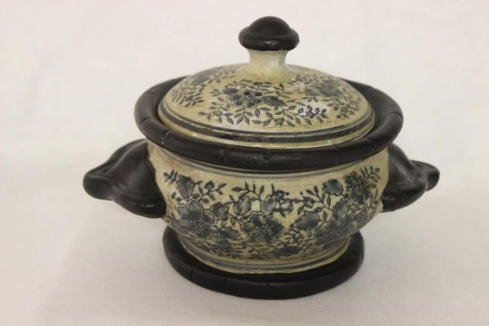 2-Handled Pottery w/Lid