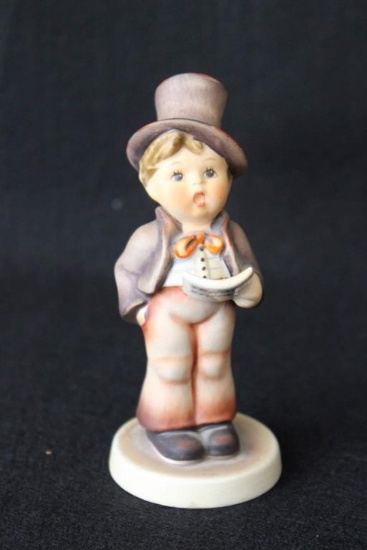 Hummel Figurine: "Street Singer" Hummel 131