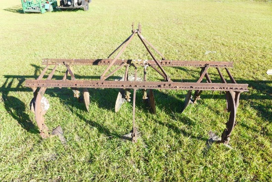 3 Pt Hitch 2-Row Cultivator w/6" Bedder Disk