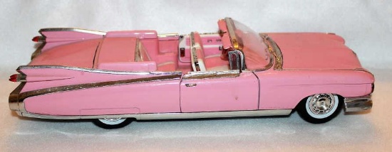 Diecast Metal Car: Maisto 1:18 Scale, Cadillac