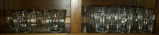 Set of Glassware (6) 3 3/4"