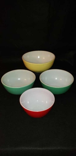(4) Pyrex Mixing Bowls 10", 7", (2) 8 1/2"