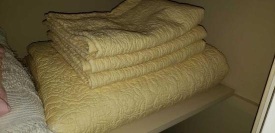 Queen Coverlet w/3 Standard Shams