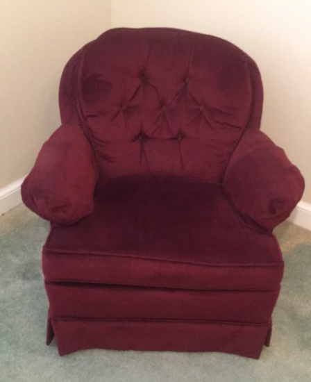 Upholstered Chair with Tufted Back