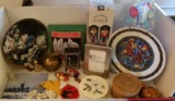Assorted Decorative Items: