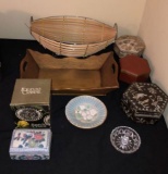 Assorted Decorative Accessories: (4) Decorative