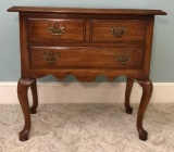 Thomasville Queen Anne 2-Drawer Nightstand