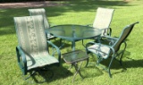 Round Outdoor Table and (4) Chairs