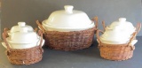 Round Covered Cassereole Dish in Straw Carrier