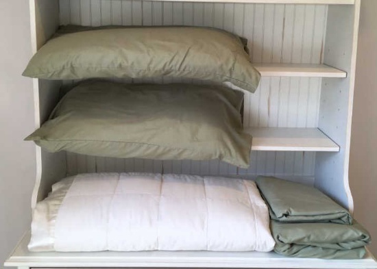 Queen Sized Set of Bamboo Sheets and White Blanket