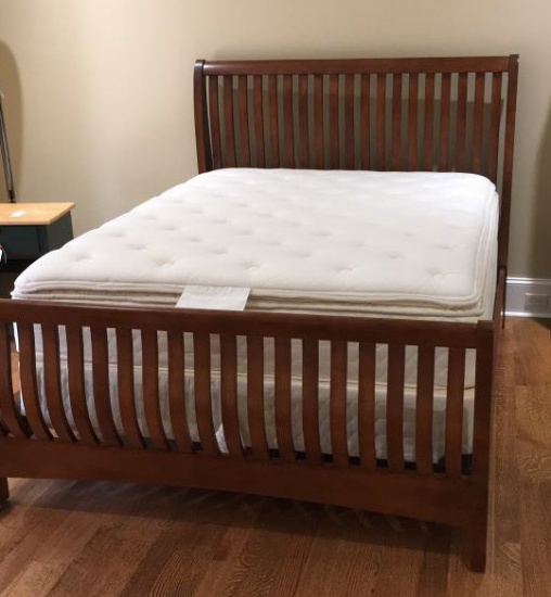 "Young America" Queen-Size Sleigh Bed