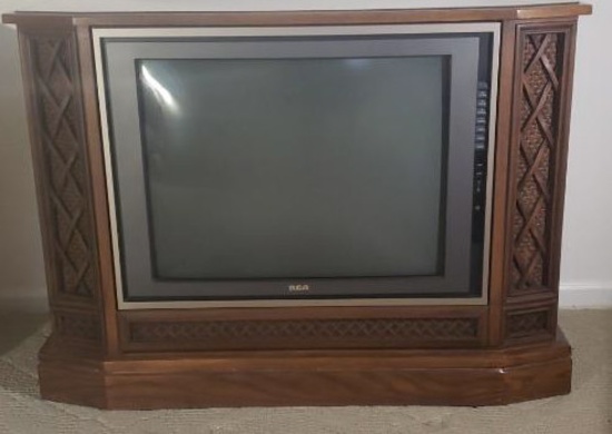 RCA Console TV (Great for project) 40" x 19" x 29"