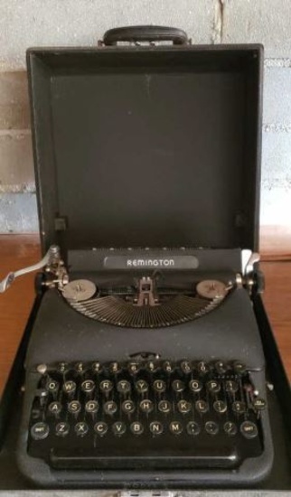 Vintage Remington Typewriter in Case