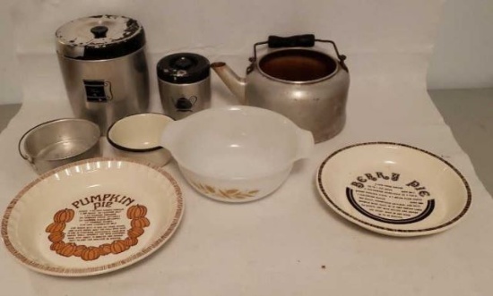 Assorted Vintage Kitchen Items