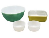 (4) Vintage Kitchen Dishes: 8.5’’  Pyrex Mixing