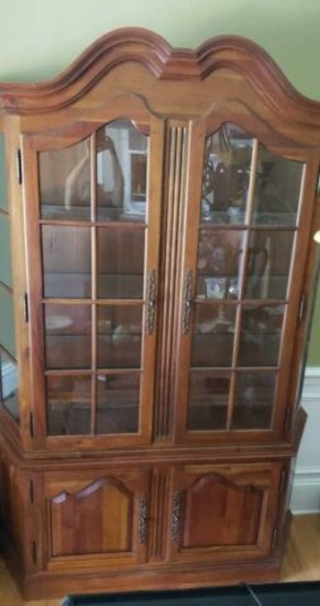 Ethan Allen China Cabinet (with 3 glass