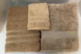 Biltmore Towels: (4) Bath Towels, (1) Hand Towel