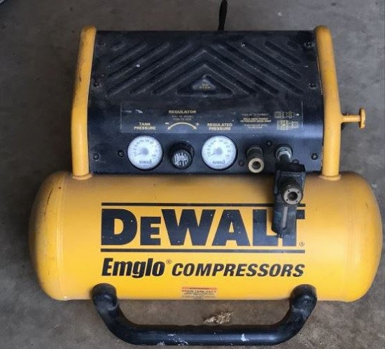 DeWALT English portable electric air compressor