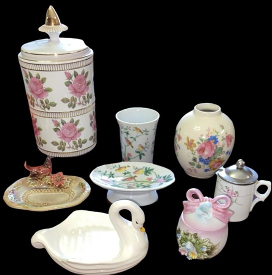 Assorted Bathroom Decorative Accessories