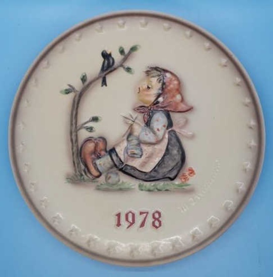 Hummel Hand-Painted 1978 8th Annual Hanging