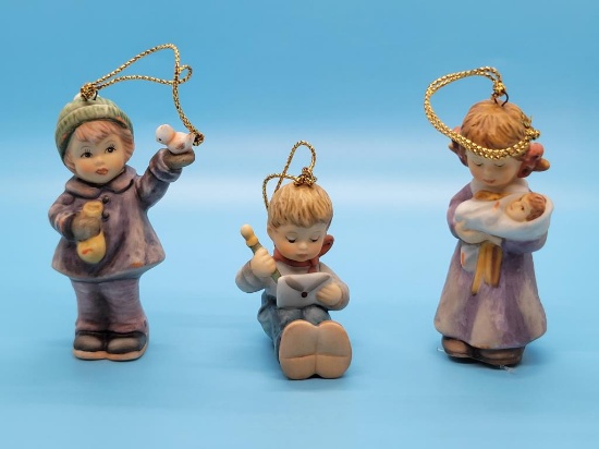A Berta Hummel Christmas Ornament Set #5