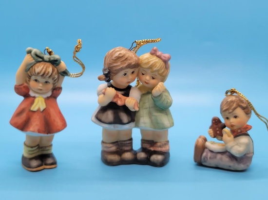 A Berta Hummel Christmas Ornament Set #7