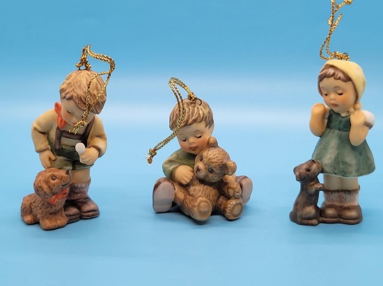 A Berta Hummel Christmas Ornament Set #10