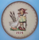 Hummel Hand-Painted 1974 4th Annual Hanging