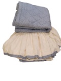 Full Size Comforter & Dust ruffle (22.5