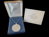 Franklin Mint 1975 Mother's Day Pendant-Charm