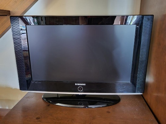 Samsung Flatscreen TV 26"