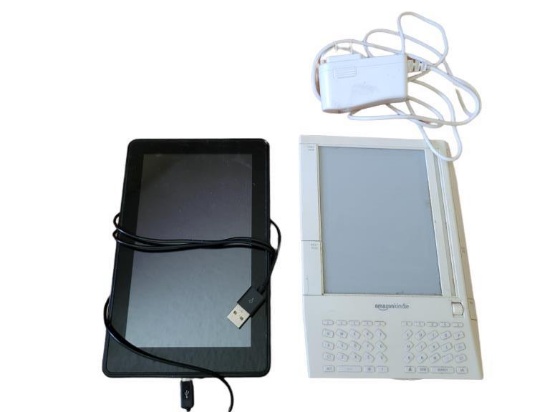 Amazon Kindle 1st Gen w/Cord (white-working