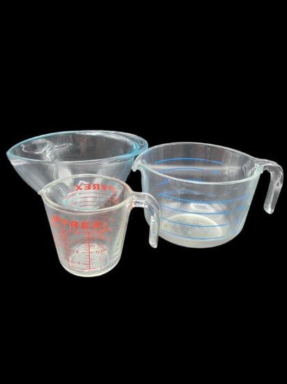 (2) Pyrex Measuring Cups & Mixing Bowl