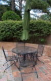 Round Iron Outdoor Table & (4) Chairs with