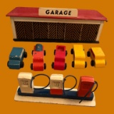 Vintage Brio Parking Garage w/4 Wood Vehicles &