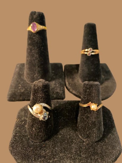 (4) Ladies Rings: Size 5 3/4 Purple Stone Ring