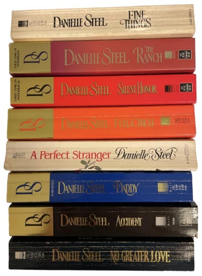(8) Danielle Steel Paperbacks