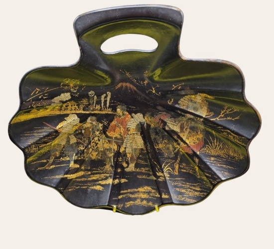 Black Lacquer Shell-Shaped Dish