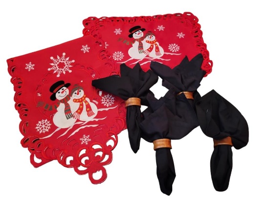 Set of 4 Christmas Placemats w/Matching Runner, 4