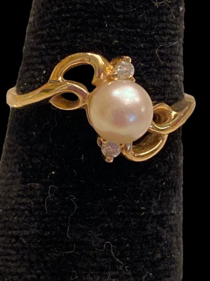 14 Kt Yellow Gold Ladies Pearl and Diamond Ring--