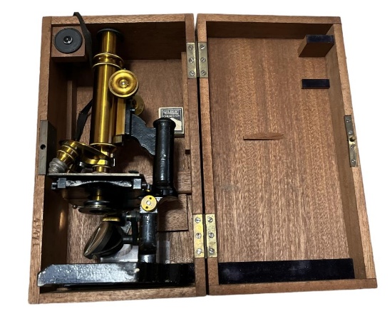 Antique Microscope With Locking Wooden Carrying