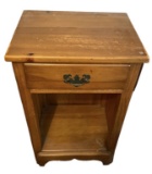 1-Drawer Pine Nightstand with Dovetail