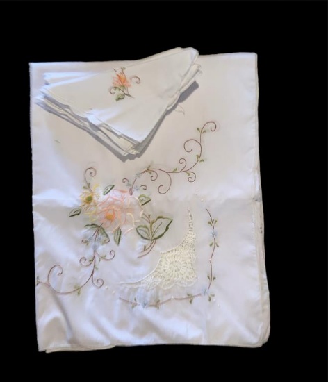 Tablecloth (72” x 90”) and (8) Napkins