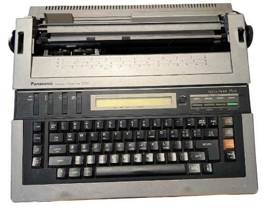 Panasonic Electronic Typewriter R350–Working