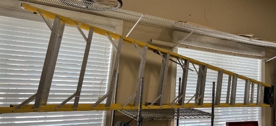12’ Fiberglass Ladder