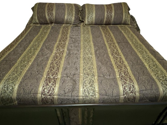 King Size Comforter and (2) Pillow Shams