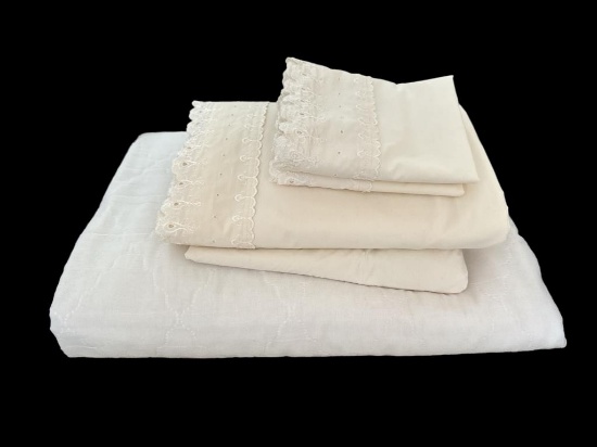 Queen Size Set of Sheets and Mattress Pad