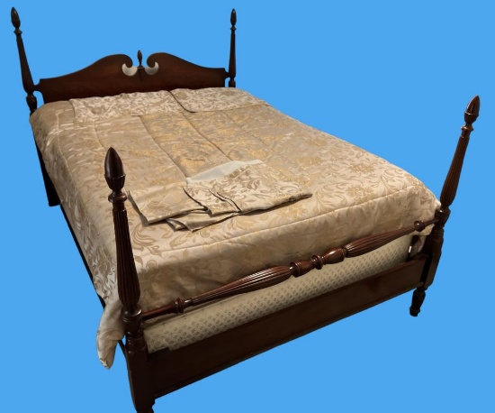 Mahogany Four Poster Queen Size Bed with Acorn